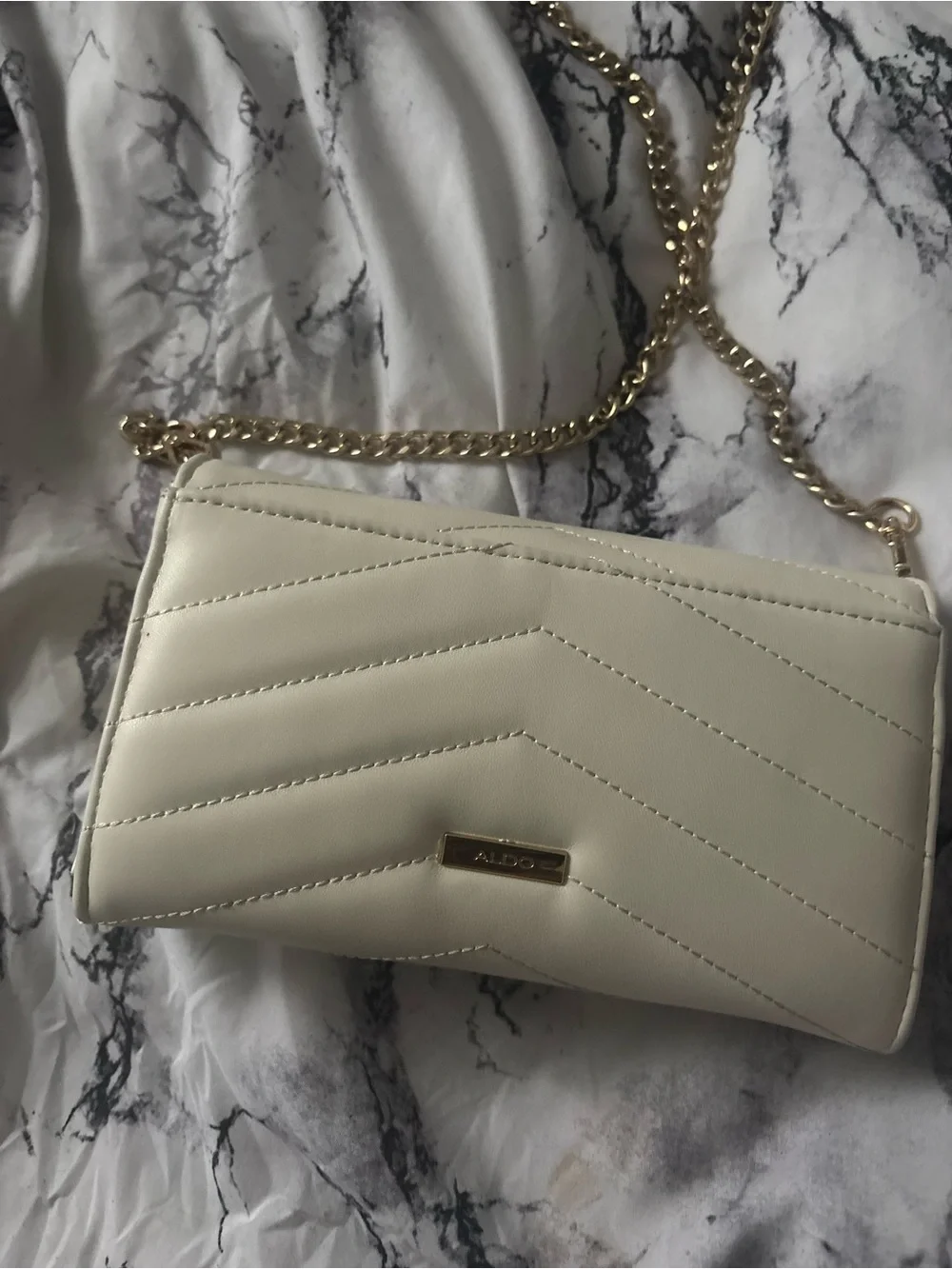 Chic Cream Quilted Crossbody Bag with Gold Chain
